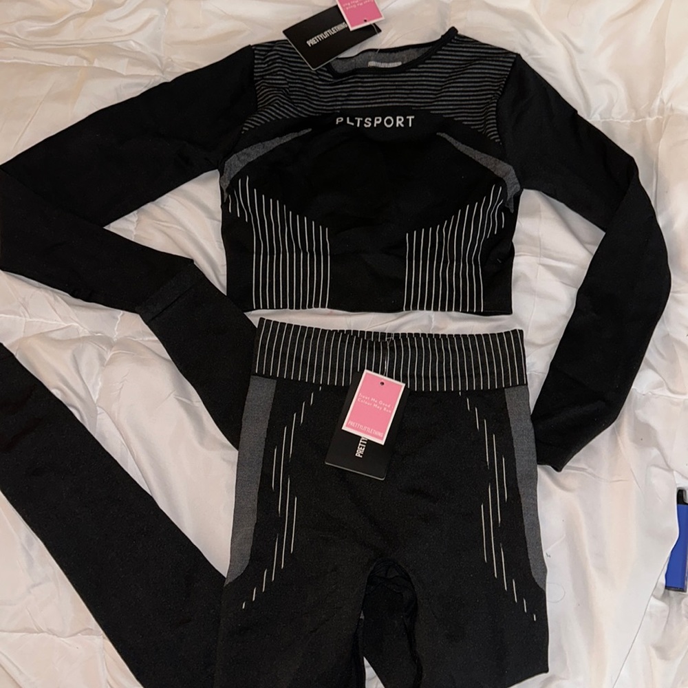 PRETTYLITTLETHING sports set 🖤 Small.